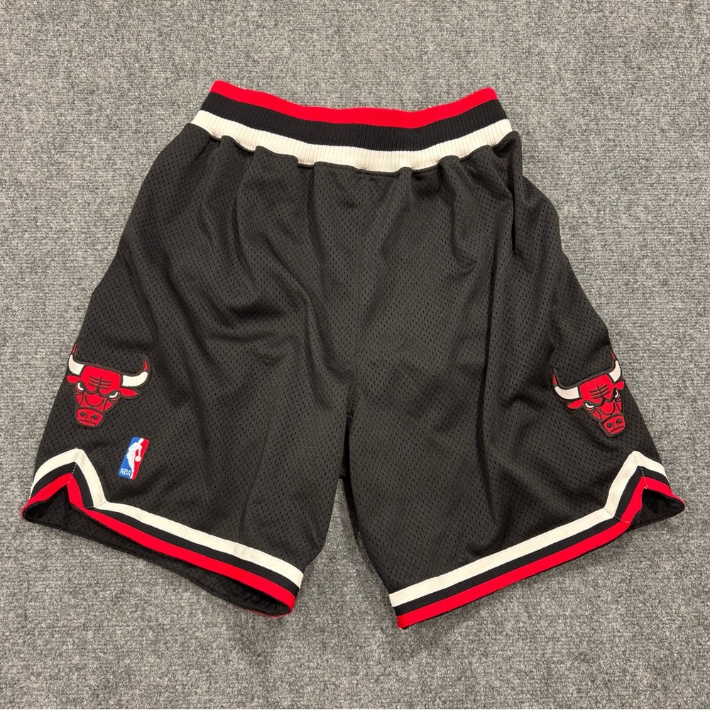Vintage Nike Chicago Bulls Shorts 90s Size 34 Med Michael Jordan Rare Basketball